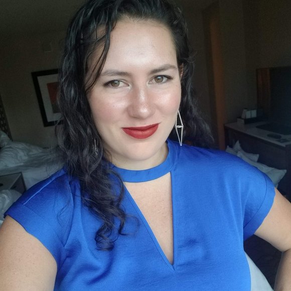 Meet your Posher, Britt - Picture 3 of 3